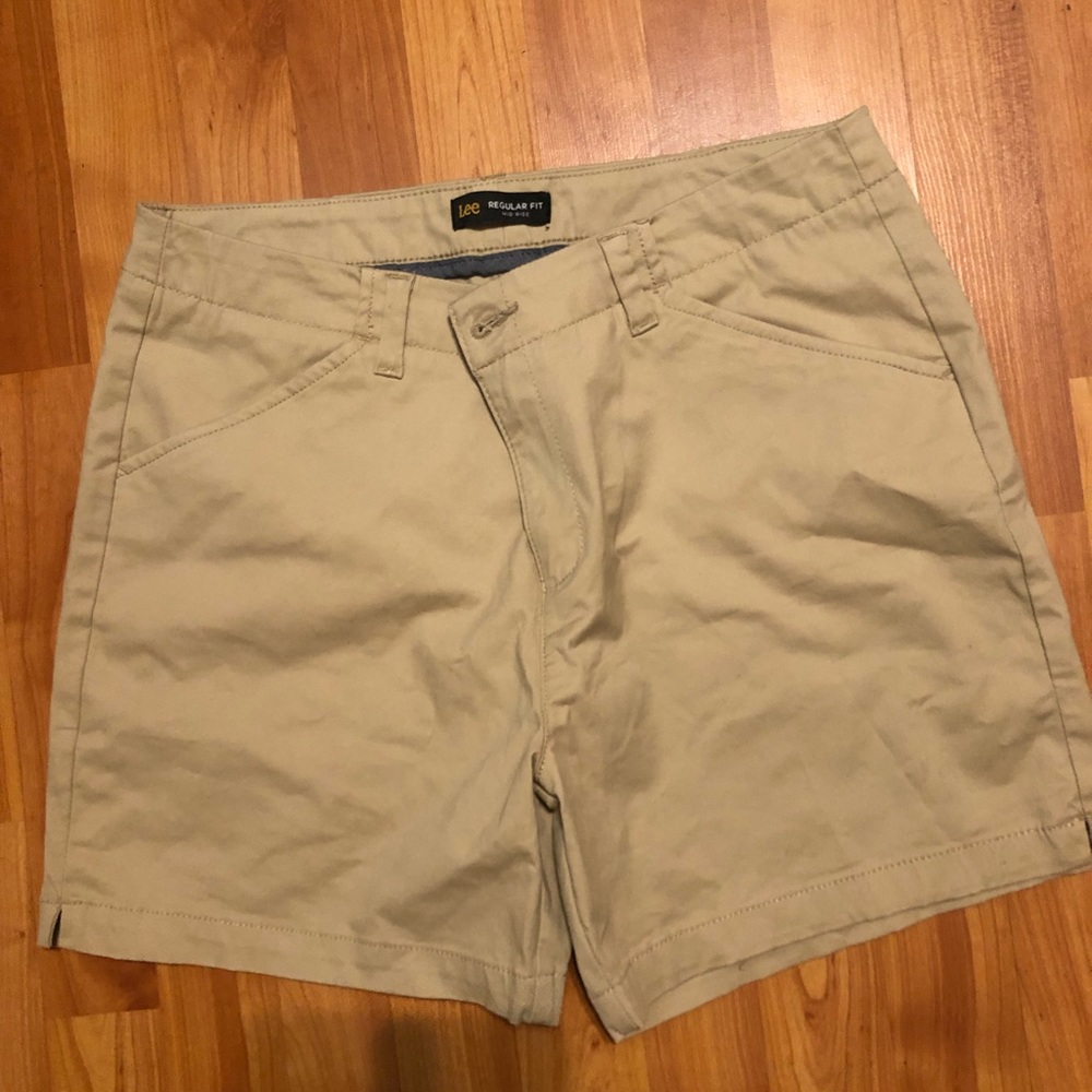 Khaki Lee brand shorts Women’s size 12 regular